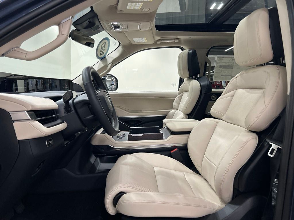 2027 Lincoln Navigator Reserve