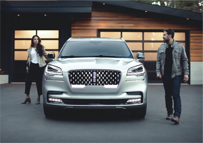 The sparkling grille of the 2023 Lincoln Aviator® Grand Touring model | Dorsch Lincoln in Green Bay WI