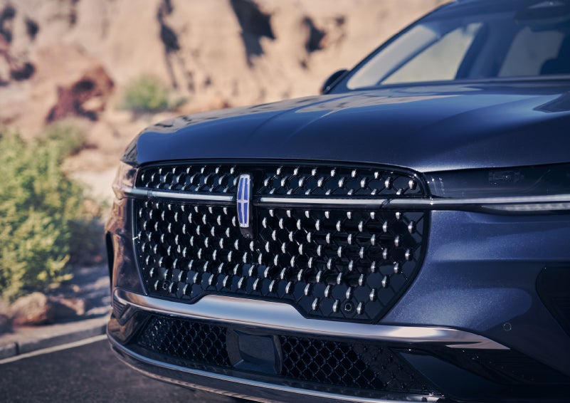The stylish grille of a 2024 Lincoln Nautilus® SUV sparkles in the sunlight. | Dorsch Lincoln in Green Bay WI