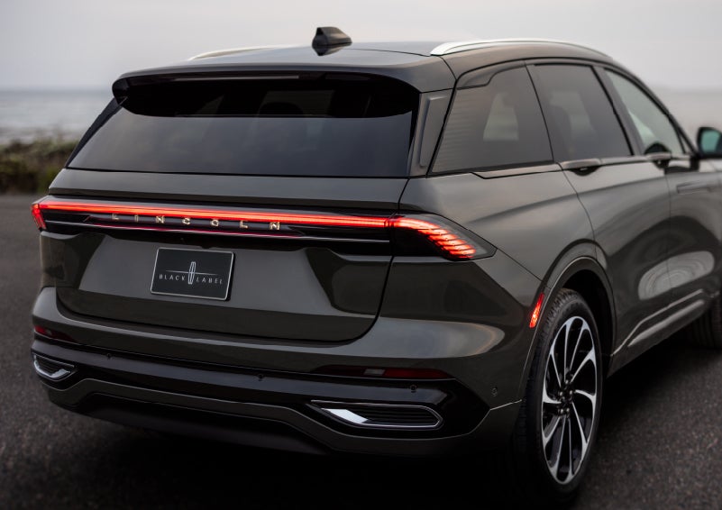 The rear of a 2024 Lincoln Black Label Nautilus® SUV displays full LED rear lighting. | Dorsch Lincoln in Green Bay WI
