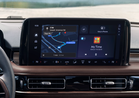 The 13.2-inch LCD touchscreen is showcased. | Dorsch Lincoln in Green Bay WI
