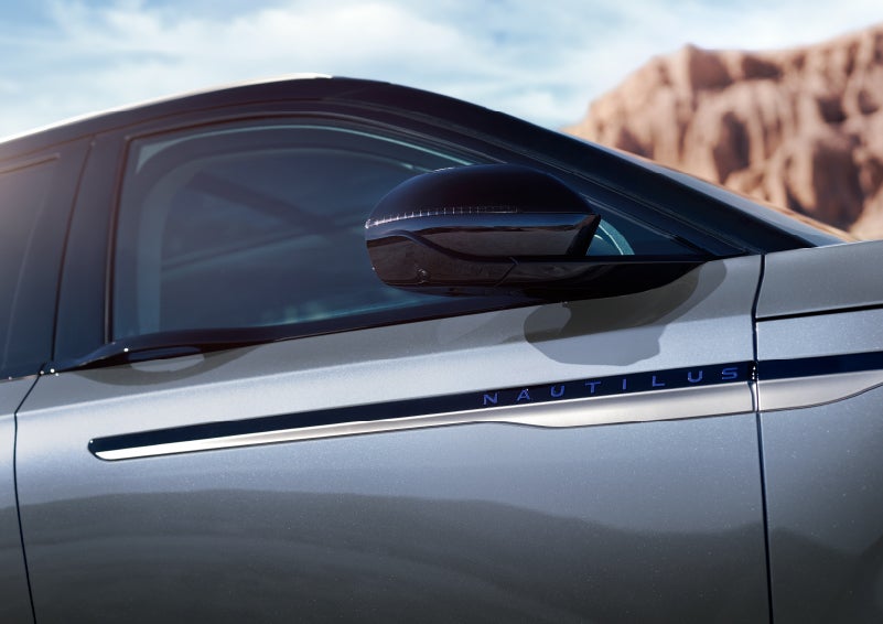 Blue lettering on the side of the vehicle that reads nautilus indicates the available hybrid powertrain. | Dorsch Lincoln in Green Bay WI