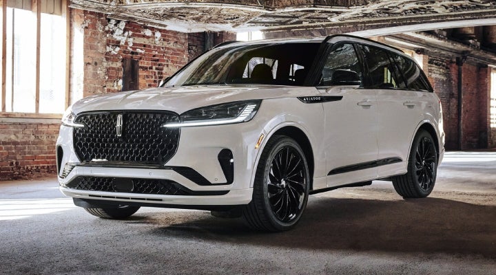 A 2026 Lincoln Aviator® SUV is shown with the available Jet Appearance Package. | Dorsch Lincoln in Green Bay WI