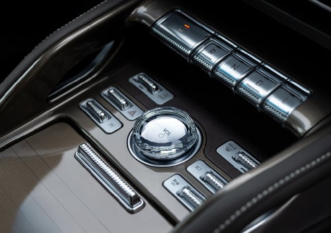 A crystal-inspired volume knob is shown in the center floor console of a 2026 Lincoln Nautilus® SUV. | Dorsch Lincoln in Green Bay WI